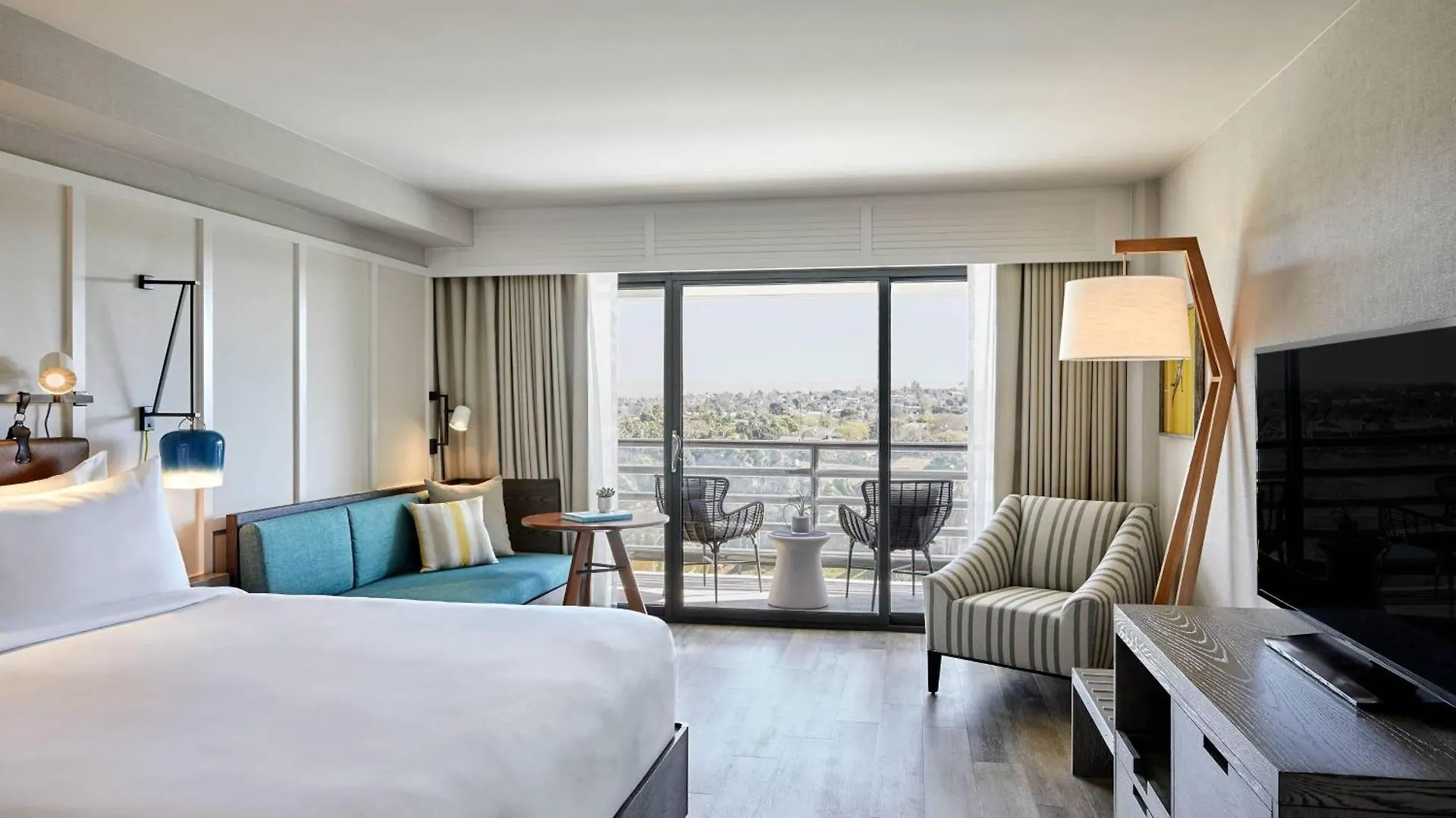Westdrift Manhattan Beach, Autograph Collection 4*,